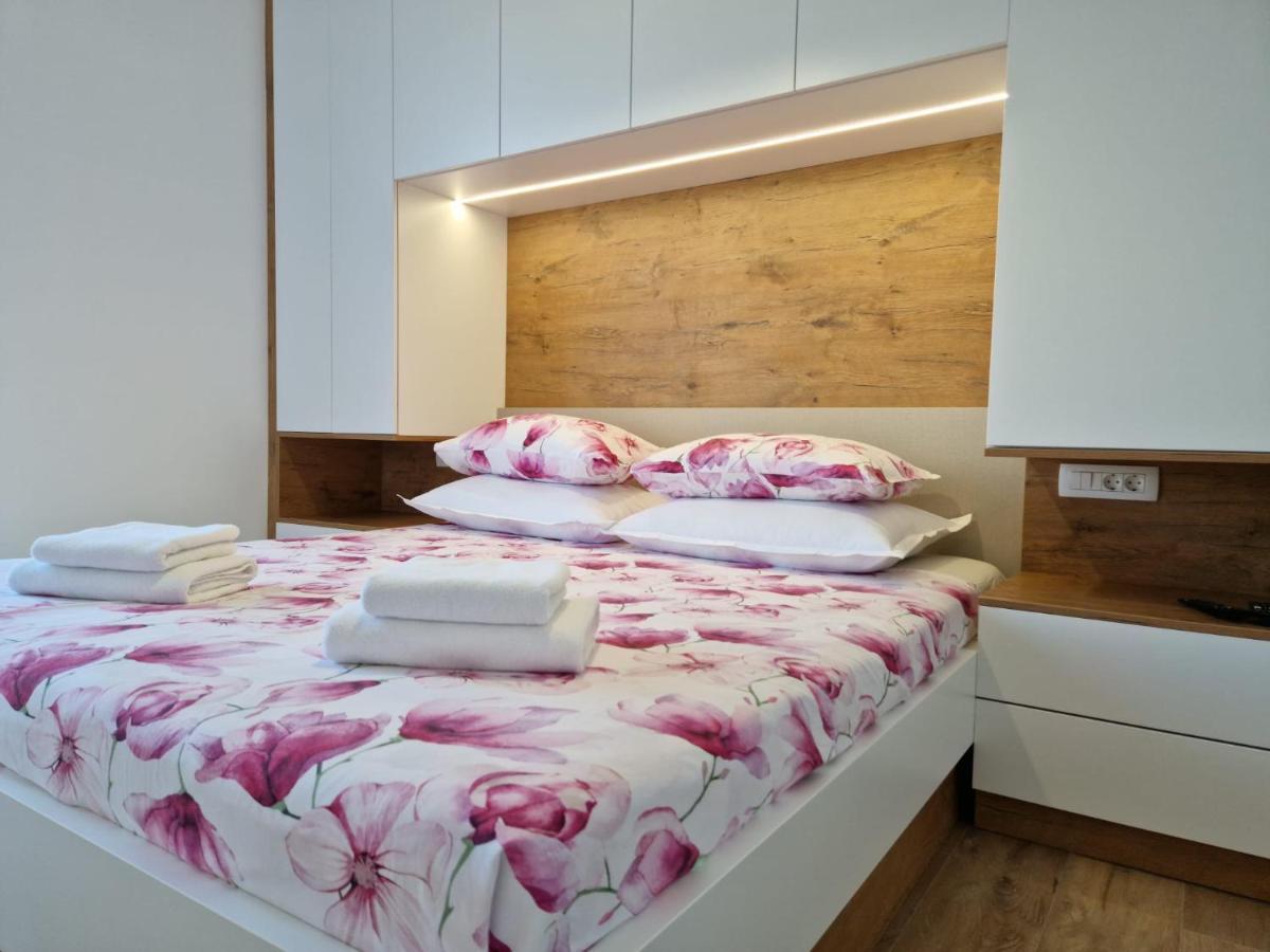 Apartman Marcelina 1 With Private Pool Trogir Exterior photo